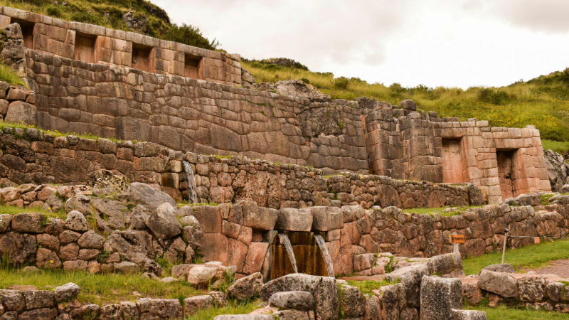 Andenes y canales incas de Tipón, en el Valle Sur del Cusco
