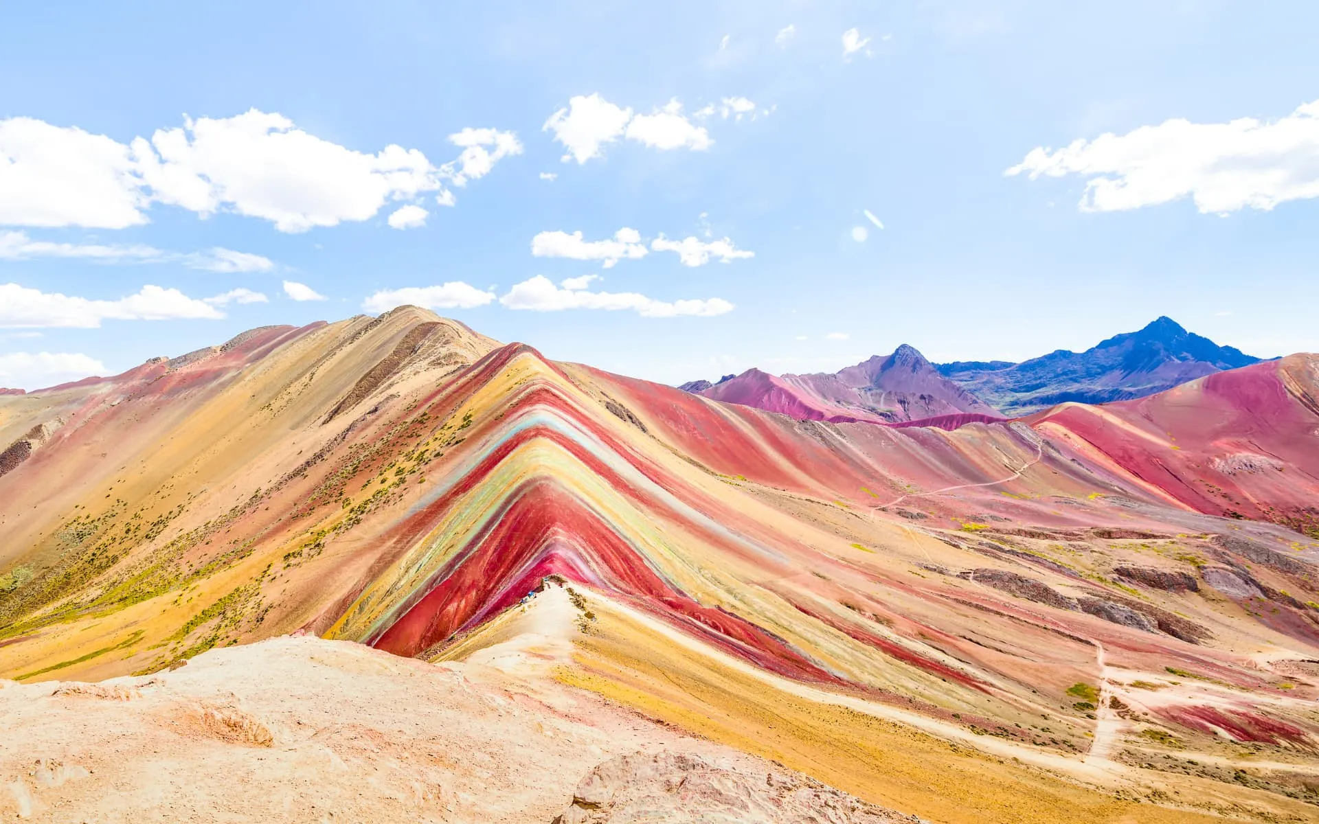 Montanha de 7 Cores do Peru (Vinicunca) em um dia ensolarado