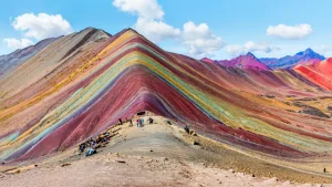 Faixas coloridas da Montanha Arco-Íris de Vinicunca, Peru